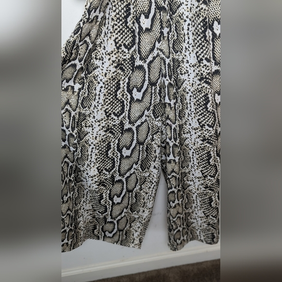 Mint of Blush- Halter-Snake Skin Print Romper Size M - Picture 3 of 5